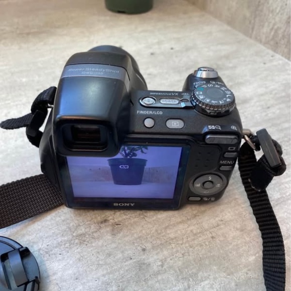 Sony Cyber-shot DSC-H5 Digital Camera - 12x Optical Zoom - 7.2 Megapixel - Picture 6 of 6